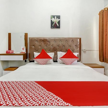 Oyo Life 3415 Penginapan Wimane Palembang Kültér fotó