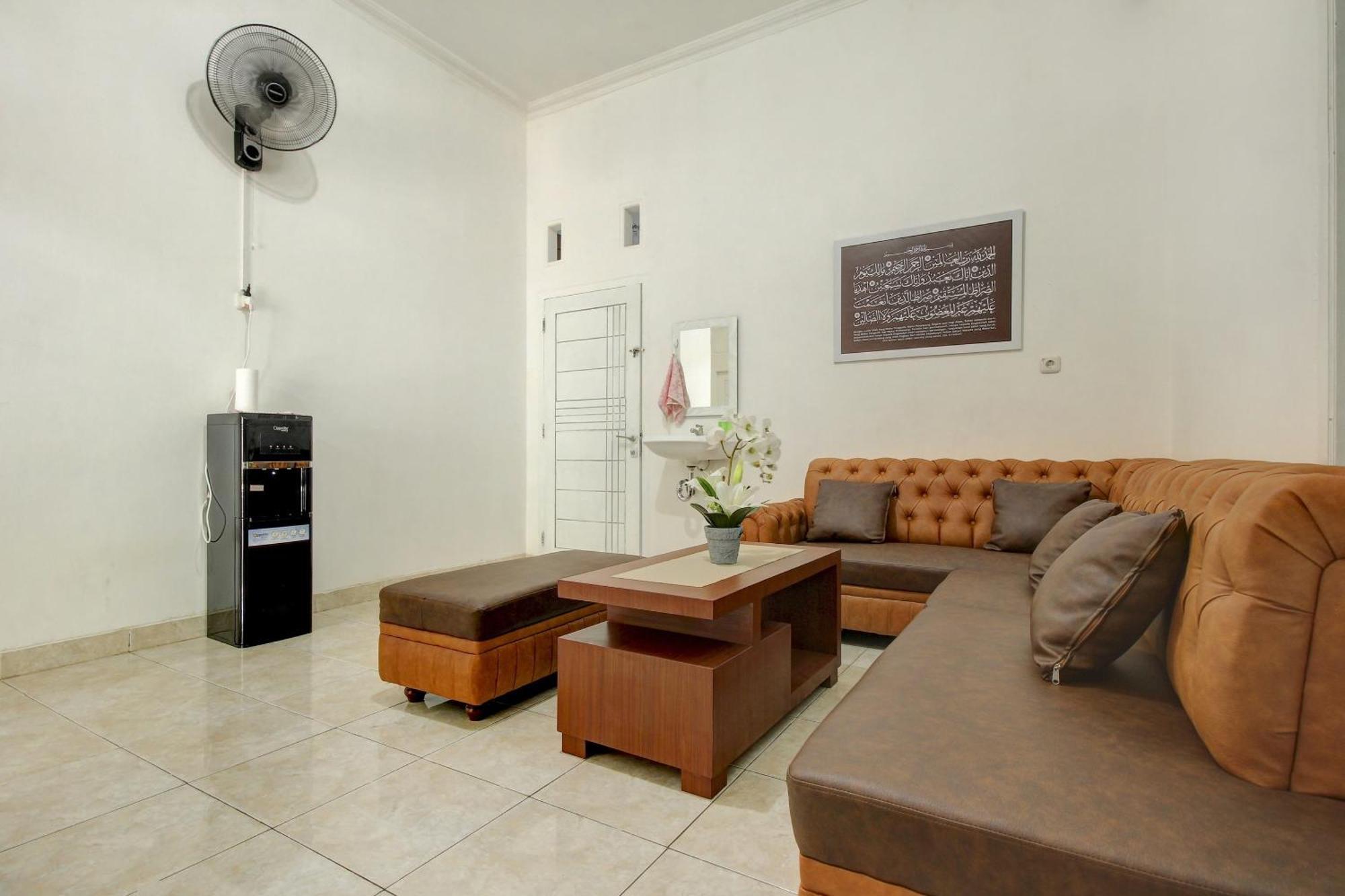 Oyo Life 3415 Penginapan Wimane Palembang Kültér fotó