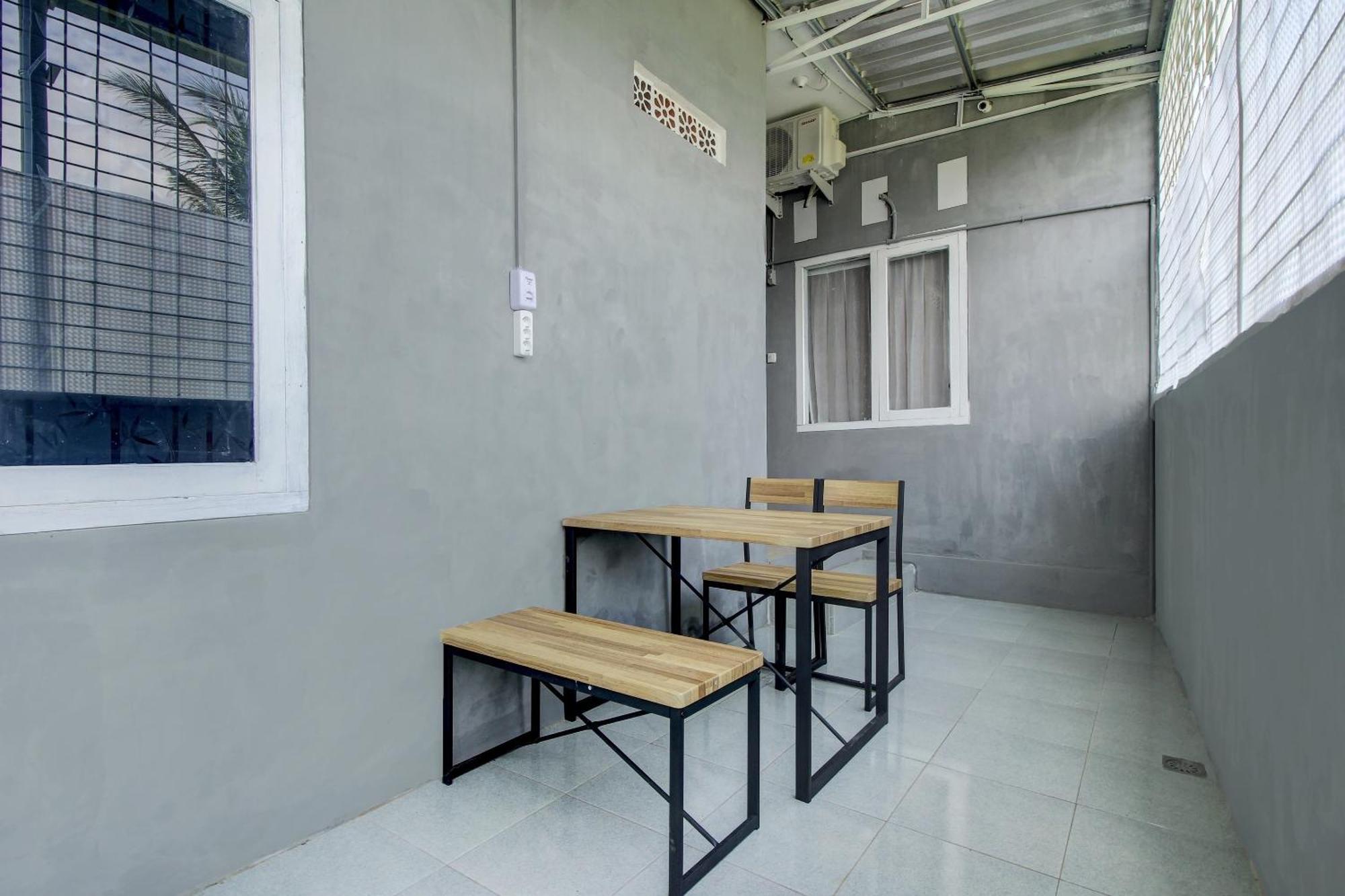 Oyo Life 3415 Penginapan Wimane Palembang Kültér fotó
