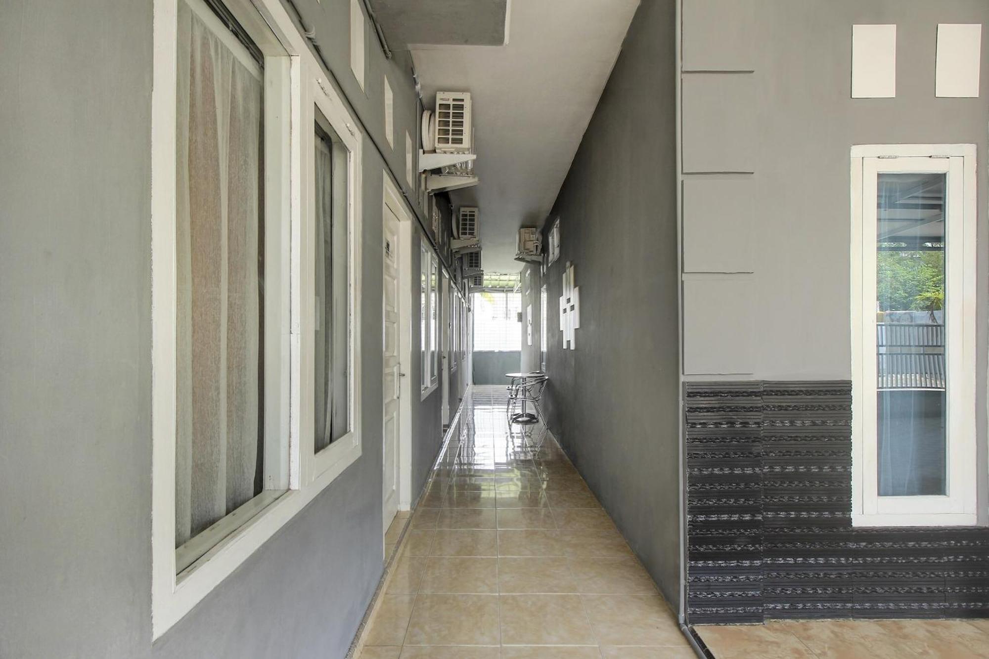 Oyo Life 3415 Penginapan Wimane Palembang Kültér fotó