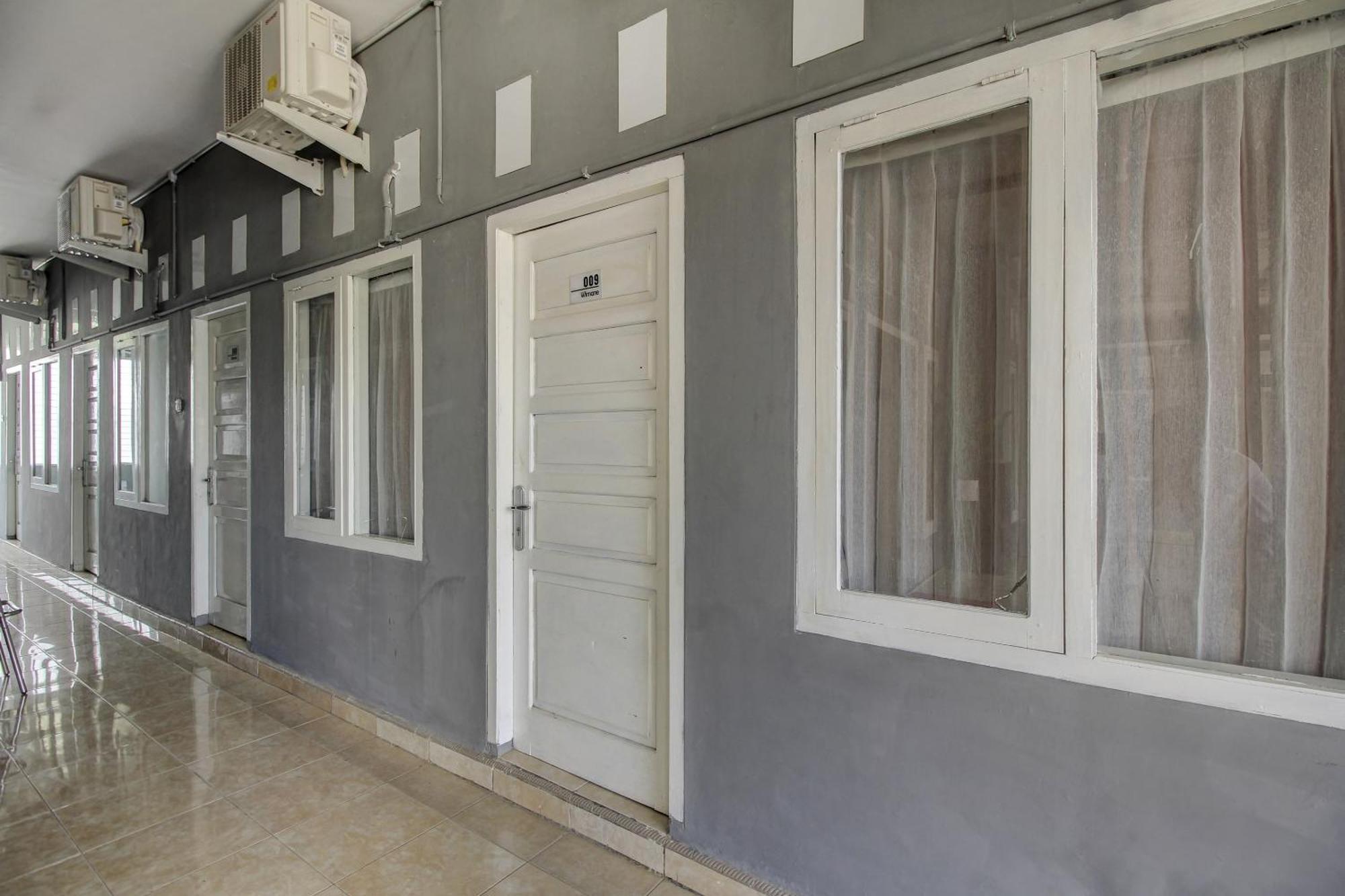 Oyo Life 3415 Penginapan Wimane Palembang Kültér fotó