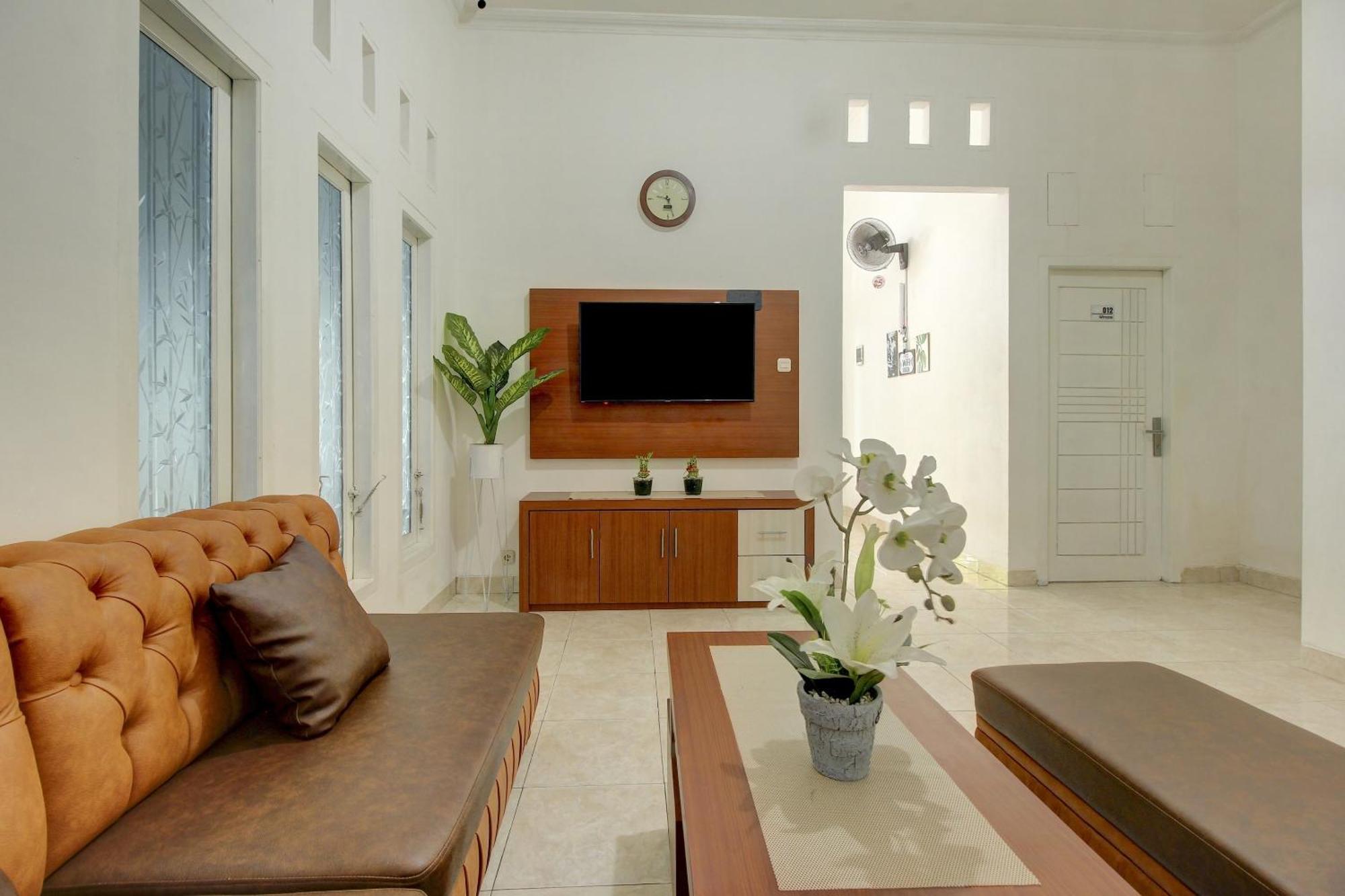 Oyo Life 3415 Penginapan Wimane Palembang Kültér fotó