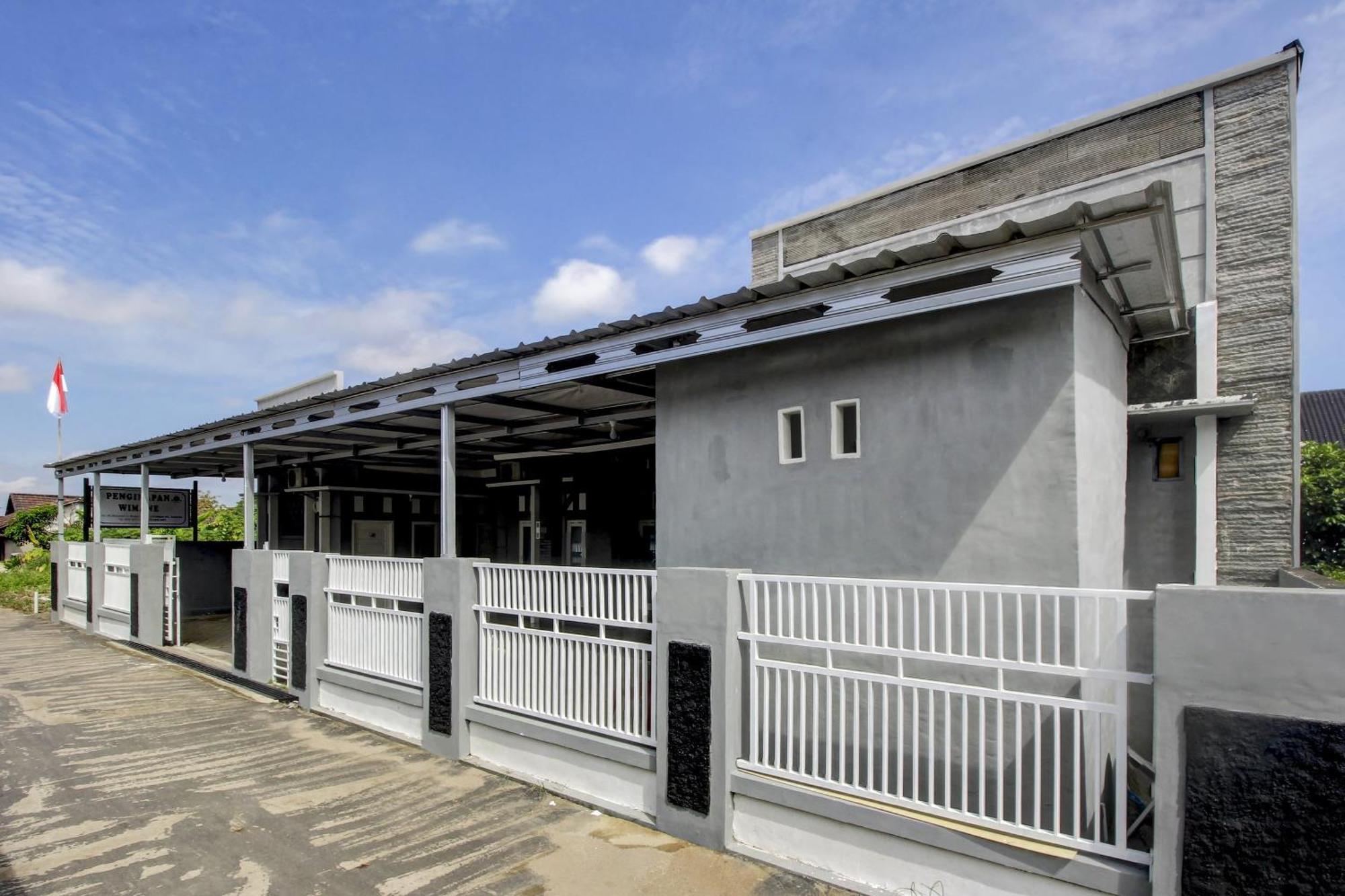 Oyo Life 3415 Penginapan Wimane Palembang Kültér fotó